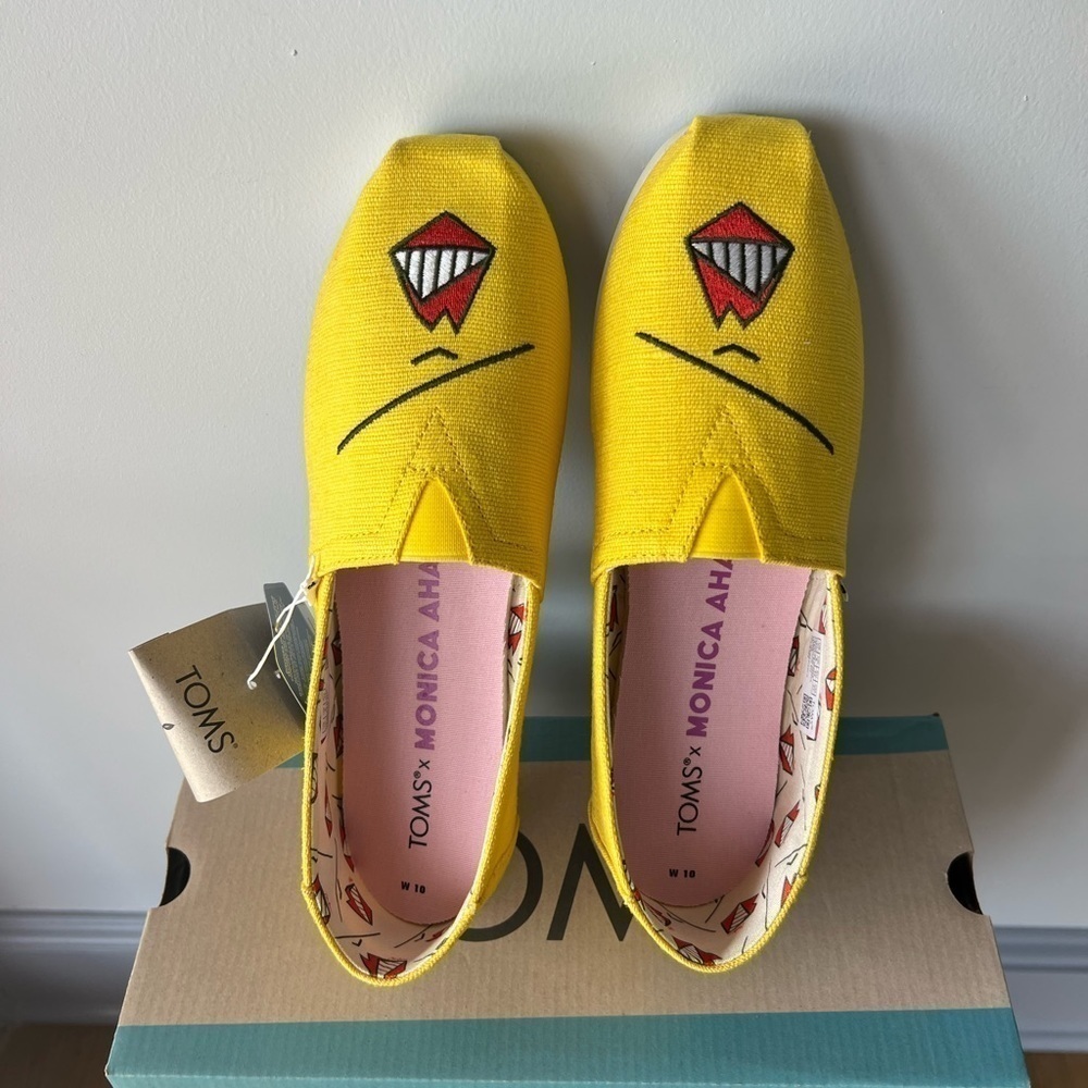 TOMS x Monica Ahanonu Diva Red Lips Alpargata - Picture 4 of 12